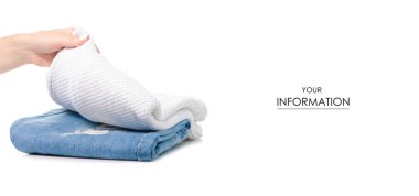 Giyim kot ve beyaz kazak el desen beyaz zemin yalıtımı hakkında yığını