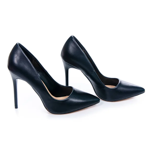 Nainen musta korkokengät kengät kengät — kuvapankkivalokuva