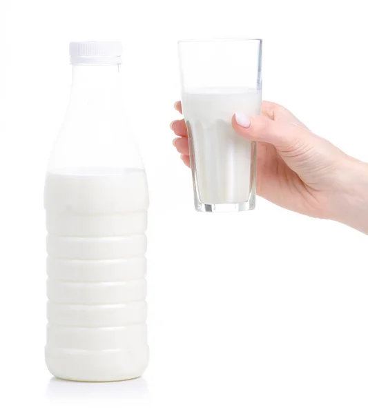 Leche de botella de plástico y vaso de leche en mano —  Fotos de Stock