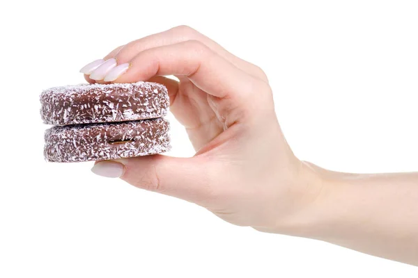 Печенье с шоколадным маршмэллоу в руке — стоковое фото