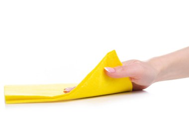 Temizlik bezi elinde.