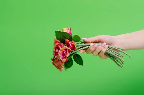 Ramo de flores en la mano —  Fotos de Stock