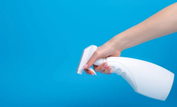Λευκό σπρέι καθαρισμού στο χέρι — Φωτογραφία Αρχείου
