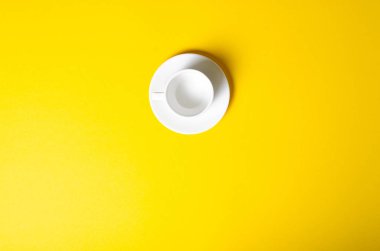 boş fincan ile fincan tabağı