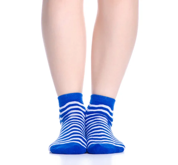 Pernas femininas com meias azuis moda — Fotografia de Stock