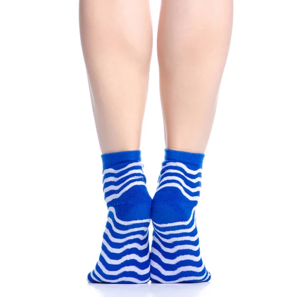 Pernas femininas com meias azuis moda — Fotografia de Stock