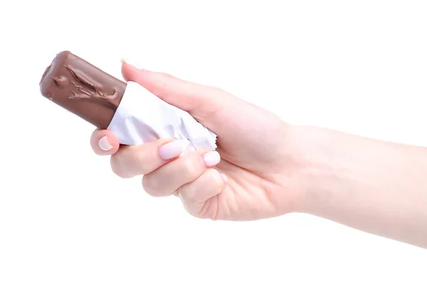 Шоколадний бар в руці — стокове фото