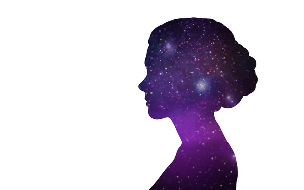 Силуэт женщины на фиолетовом фоне пространства — стоковое фото