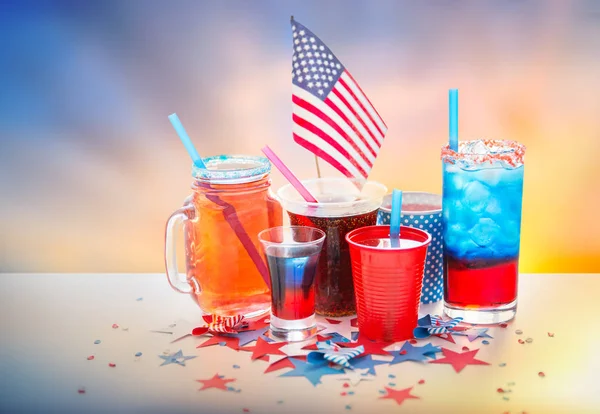 미국 독립기념일 파티에서 마시는 음료 — 스톡 사진