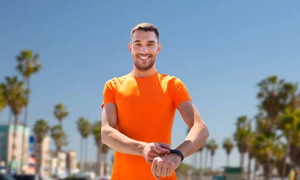 Man with fitness tracker training outdoors — Stock Photo, Image
