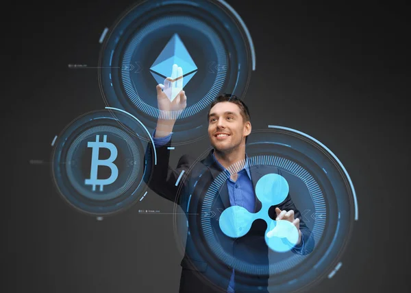 Hombre de negocios con hologramas criptomoneda — Foto de Stock