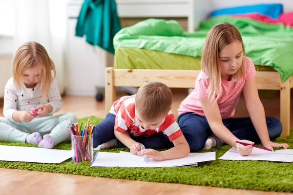 Happy kids drawing at home — Stock Photo, Image