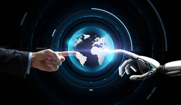 Ember és robot kezét virtuális föld hologram — Stock Fotó