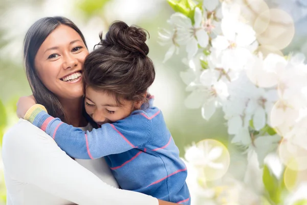 Happy mother and daughter hugging — Stock Photo, Image