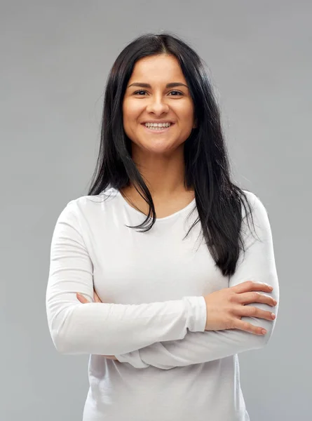 Mujer joven feliz en camisa blanca —  Fotos de Stock