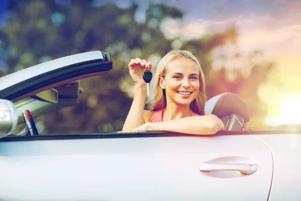 Happy young woman with convertible car key — Stock Photo, Image