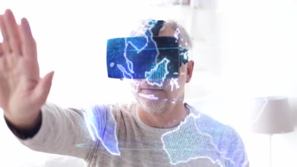 Senior man in vr headset with earth projection — Stock Video