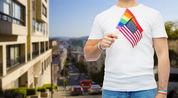 Gay con american y orgullo banderas sobre ciudad —  Fotos de Stock