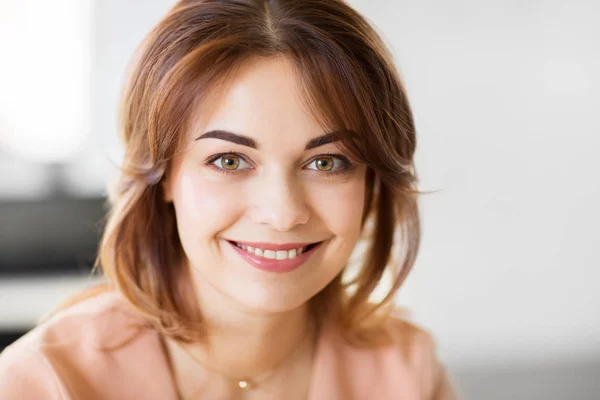 Portrait of happy smiling young woman — Stock Photo, Image