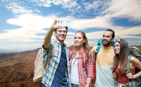 Friends with backpack taking selfie by smartphone — Stock Photo, Image