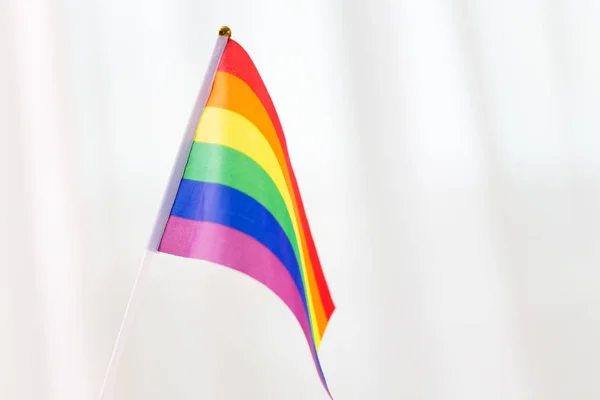 Close up de gay orgulho arco-íris bandeira — Fotografia de Stock