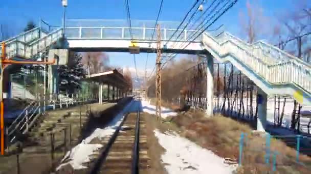 Vista al suburbio de tren o ferrocarril en Japón — Vídeos de Stock