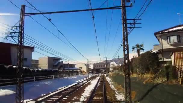 Met het oog op de voorstad van trein of spoorlijn in japan — Stockvideo