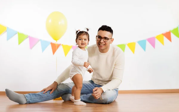 Family Holidays People Concept Happy Father Little Daughter Birthday Party — Stock Photo, Image