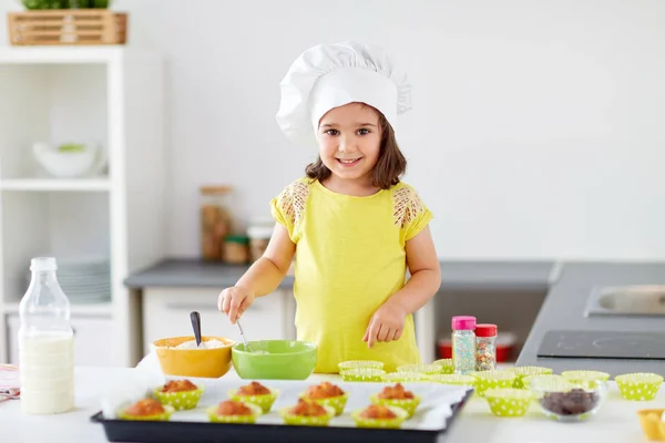 Concept Famille Cuisine Cuisson Personnes Heureuse Petite Fille Dans Les — Photo