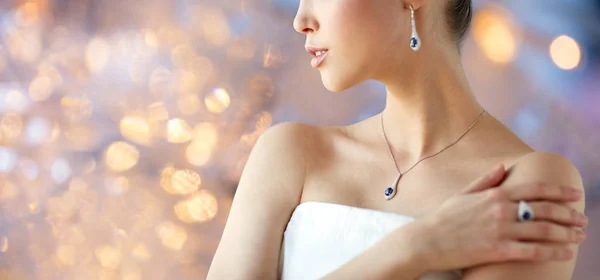 Beautiful woman with earring, ring and pendant — Stock Photo, Image