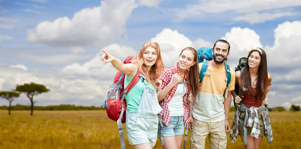 Friends with backpacks over african savannah — Stock Photo, Image