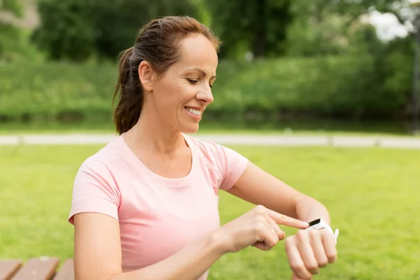 Sport Technology Concept Smiling Woman Smart Watch Fitness Tracker Park — Stock Photo, Image