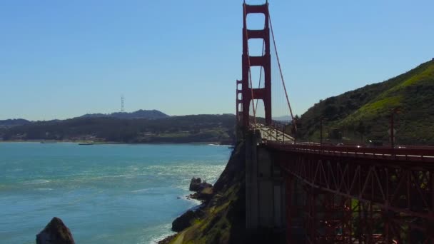 Χρυσή γέφυρα πυλών πάνω από τον κόλπο του Σαν Φρανσίσκο — Αρχείο Βίντεο