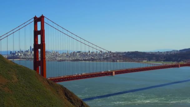 View of golden gate bridge over San francisco bay — стоковое видео