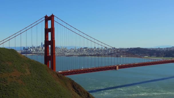 View of golden gate bridge over San francisco bay — стоковое видео