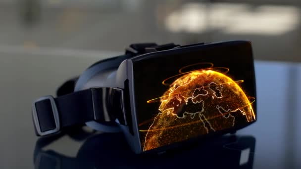 Auriculares vr con representación 3D de la tierra en la pantalla — Vídeo de stock