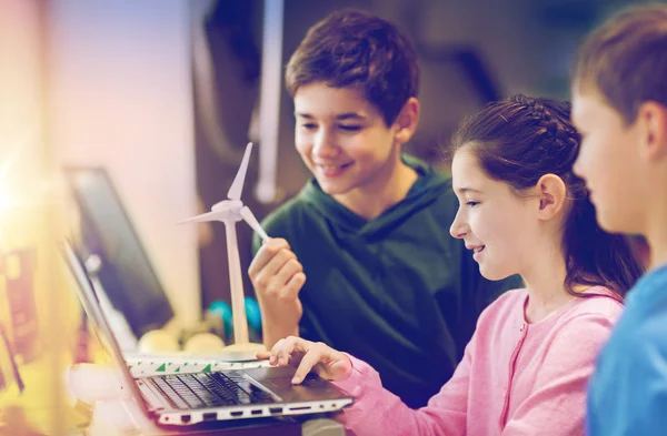 Children with laptop and wind turbine at school — Stock Photo, Image