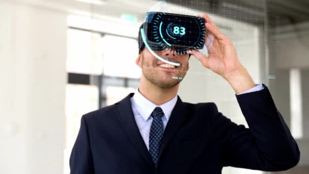 Businessman with vr headset and score on screen — Stock Video