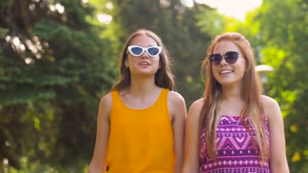 Teenage girls or friends walking in summer park — Stock Video