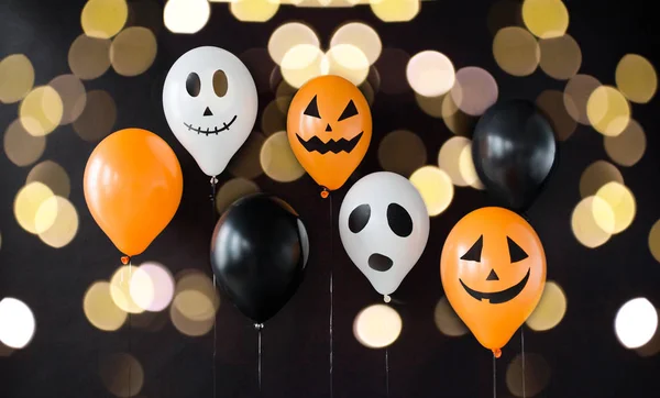 Пугающие воздушные шары украшения для Хэллоуина партии — стоковое фото