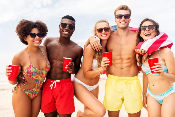 Friends at american independence day beach party — Stock Photo, Image