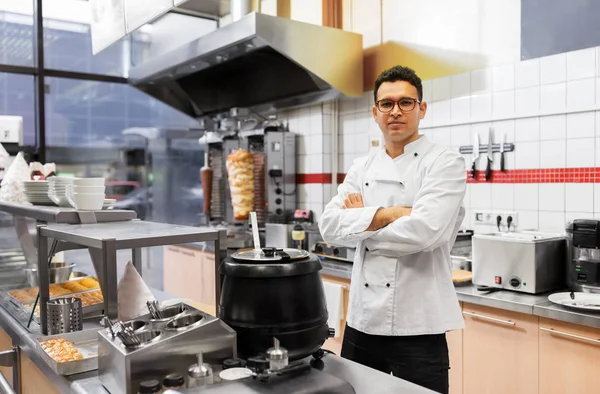 Chef-kok bij kebabshop — Stockfoto