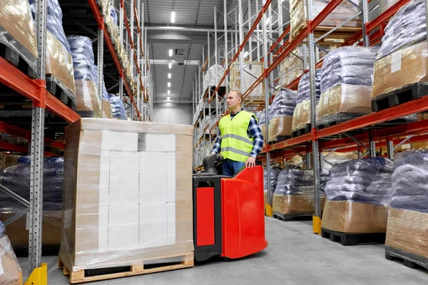 Loader operating forklift at warehouse — Stock Photo, Image