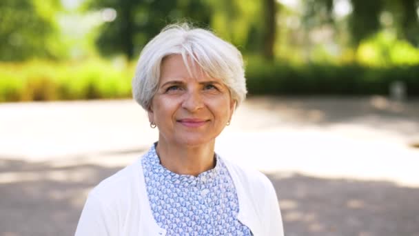 Portrait of happy senior woman at summer park — Stock Video