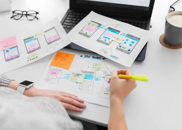 Web designer working on user interface at office — Stock Photo, Image