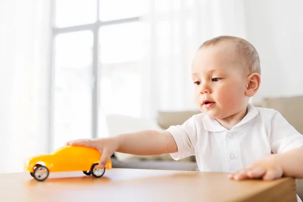 Baby boy playing with toy car at home — Stock Photo, Image
