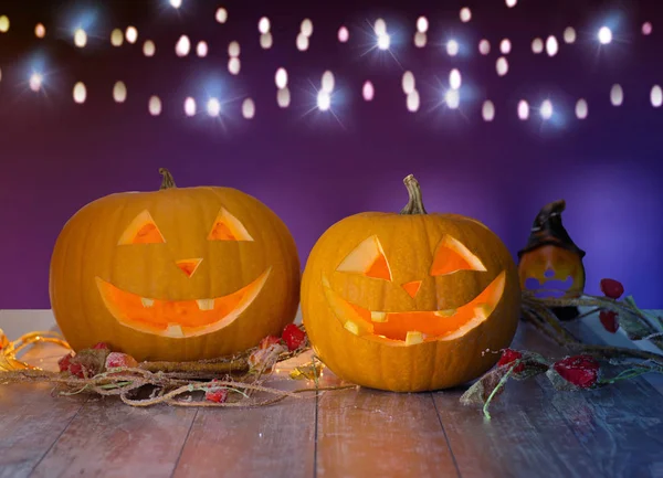 Zbliżenie na halloween dynie na stole — Zdjęcie stockowe