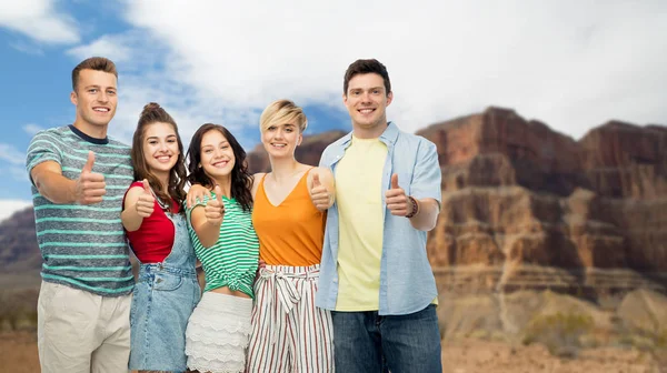 Friends showing thumbs up over grand canyon — Stock Photo, Image
