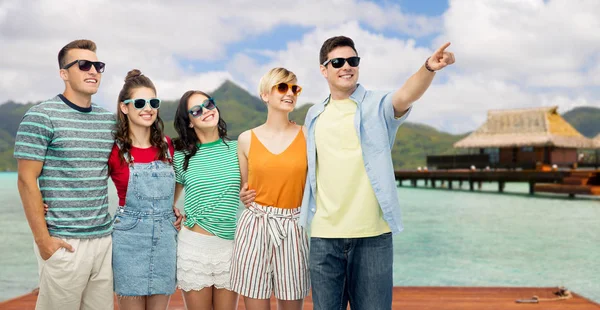 Friends in sunglasses over bora bora background — Stock Photo, Image