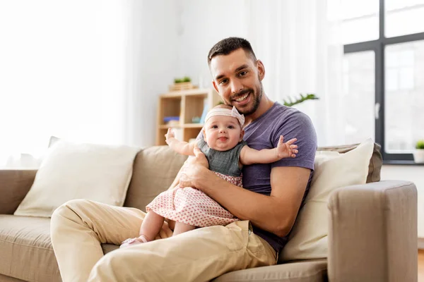 Father with little baby girl at home — Stock Photo, Image